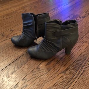 Like New- Gray Booties